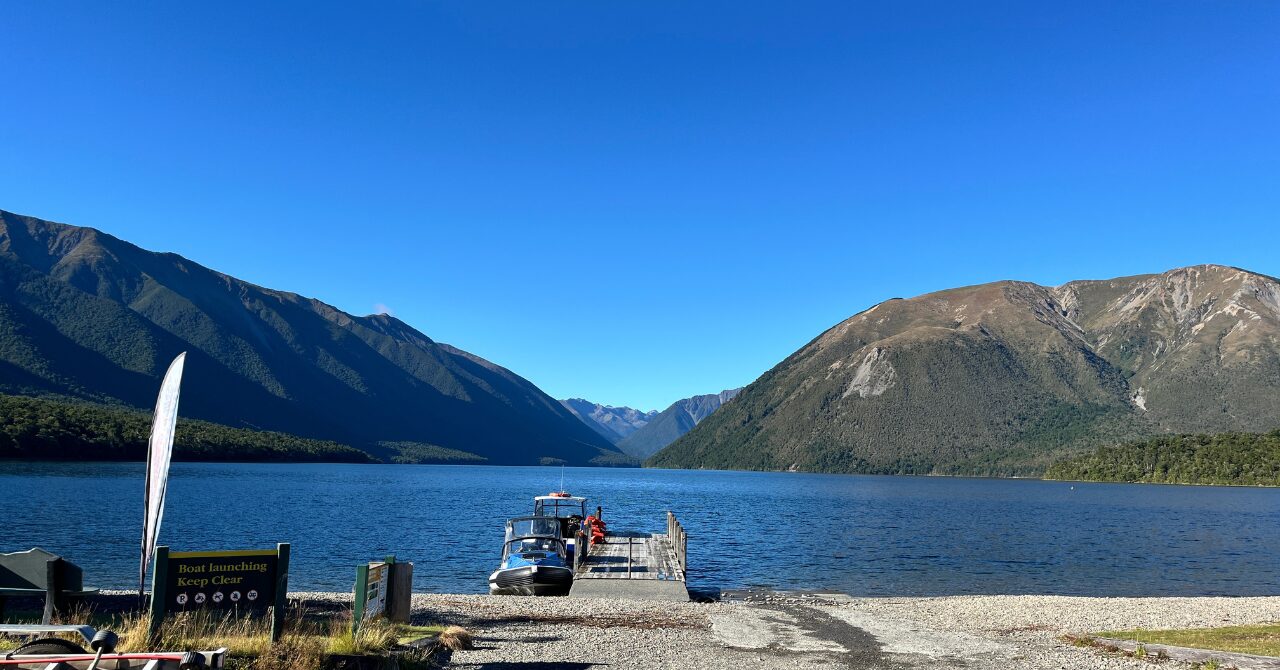 【Nelson Lakes National Park】絶景の中でご飯を食べていたら、ウナギに囲まれていました